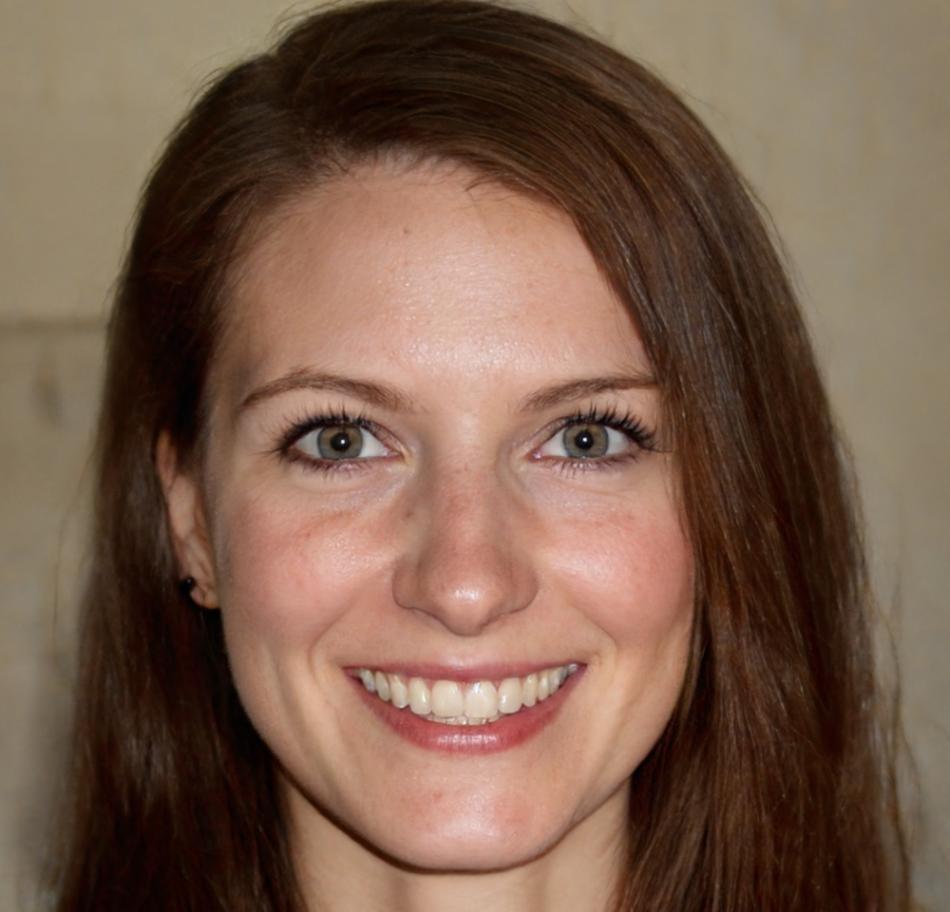 Portrait professionnel de Léonie Fontaine, consultante experte en analyse financière