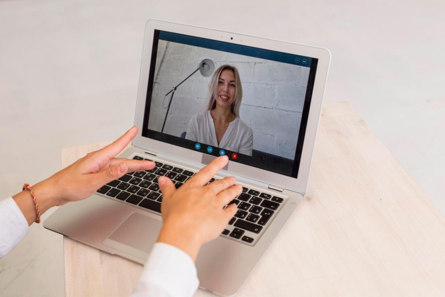 Environnement de production industrielle avec équipements de fabrication électronique